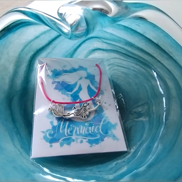 New in Package Mermaid Necklace - Picture 8 of 9